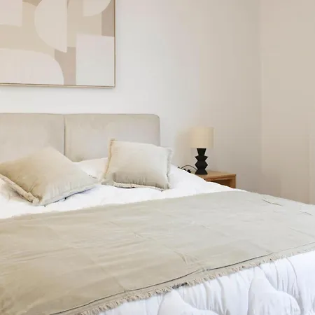 Modern In For 4 People ואנב